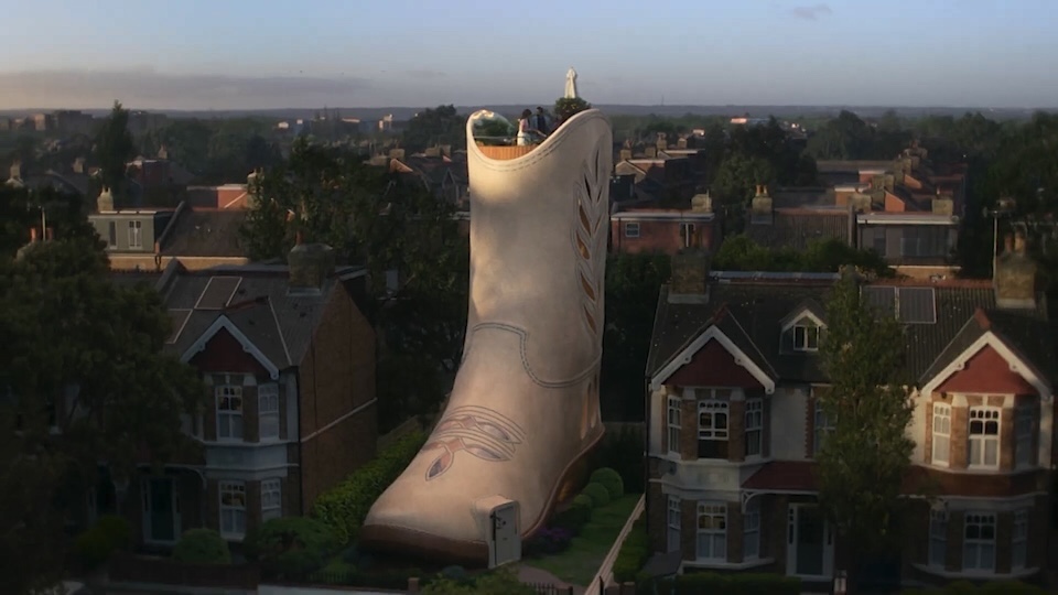 Experian's Really Big Shoe Leads Our 5 Ads of the Week